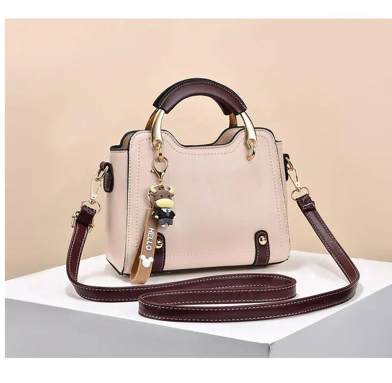 Charlotte - Elegancia Serena con Detalles Finos